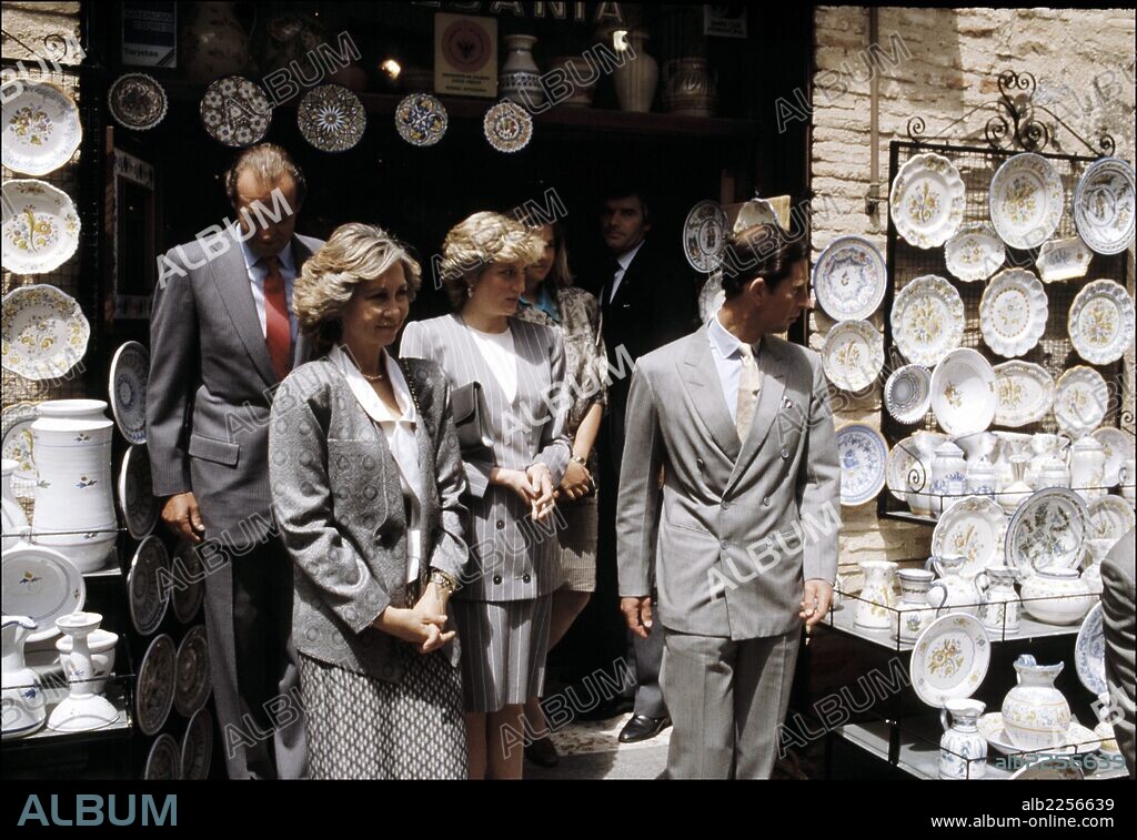 JUAN CARLOS I. REY DE ESPAÑA. ROMA 1938-. VISITA A TOLEDO DEL PRINCIPE CARLOS DE INGLATERRA Y LA PRINCESA DIANA DE GALES ACOMPAÑADOS DE LOS REYES DE ESPAÑA DURANTE SU ESTANCIA EN ESPAÑA.