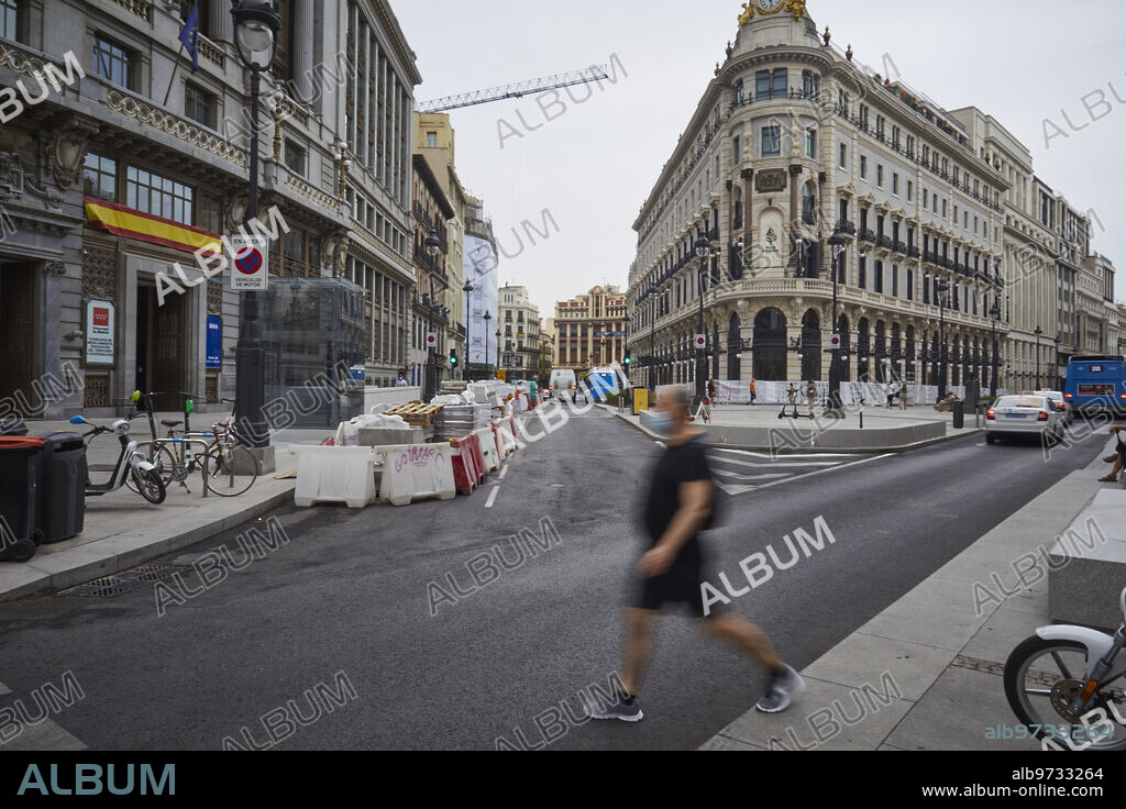 Madrid, 10/08/2020. Plaza de Canalejas y su entorno. Visita a las obras de adecuación viaria de las calles (Cedaceros, Arlabán y Virgen de los Peligros) del entorno del Complejo Canalejas, que en breve quedará inaugurado por parte de Paloma García Romero (delegada de Obras y Equipamientos del Ayuntamiento), José Fernández, (concejal Distrito Centro) y José Luis Infanzón (director general de Espacio Público). Foto: Guillermo Navarro. ARCHDC.