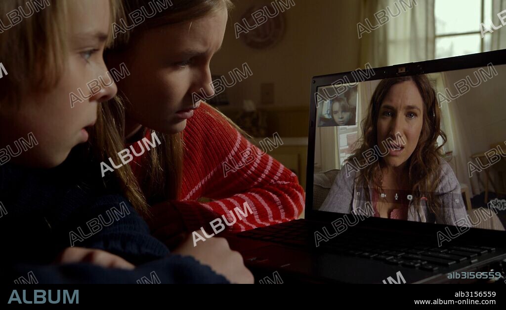 ED OXENBOULD, KATHRYN HAHN and OLIVIA DEJONGE in THE VISIT, 2015, directed by M. NIGHT SHYAMALAN. Copyright BLINDING EDGE PICTURES/BLUMHOUSE PRODUCTIONS.