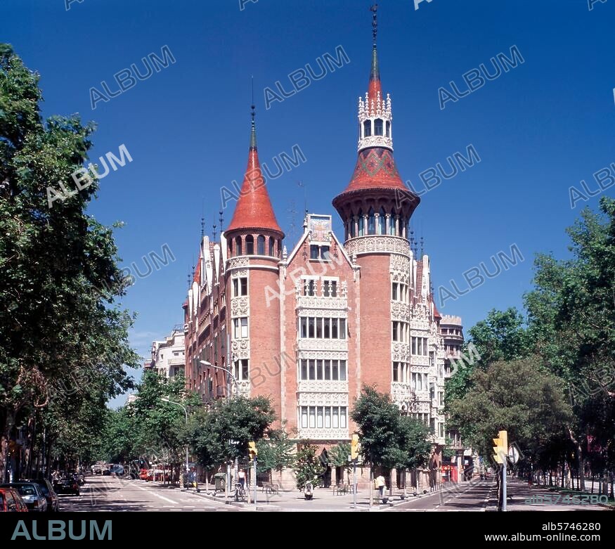 Barcelona, Casa de los Punxes (Terrades / Arch. Josep Puig i Cadafalch 1903-1905 Aufnahmeformat / Filmsize: 6 × 7 cm.