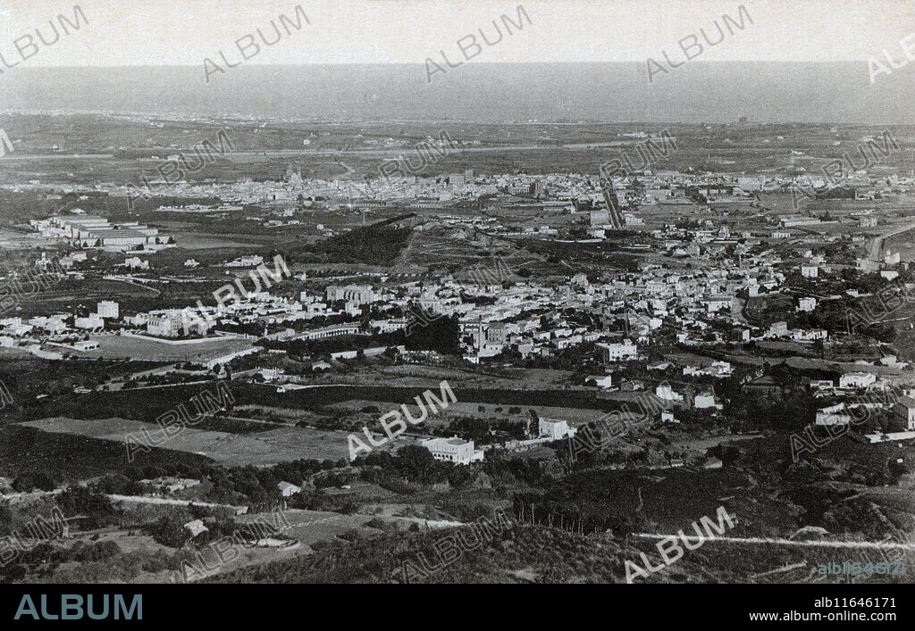 España. Catalunya. Barcelona. Tarjeta postal. Vista general de Horta, San Andrés y Badalona desde la montaña del Tibidabo. Años 1910.
