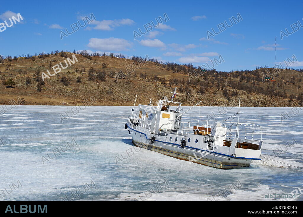 Frozen Harbour of Khoujir, Maloe More (Little Sea), frozen lake during winter, Olkhon island, Lake Baikal, UNESCO World Heritage Site, Irkutsk Oblast, Siberia, Russia, Eurasia.