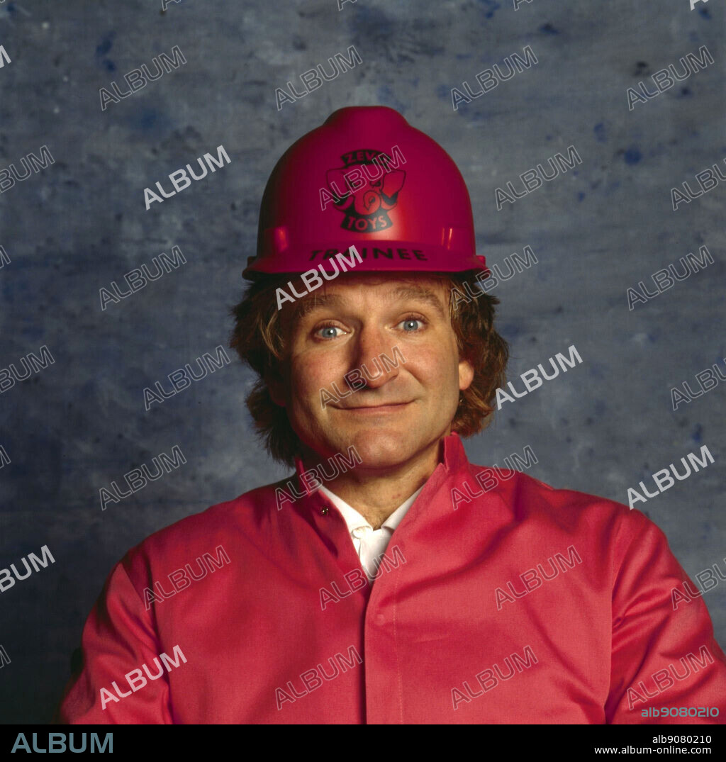 ROBIN WILLIAMS en TOYS: FABRICANDO ILUSIONES, 1992 (TOYS), dirigida por BARRY LEVINSON. Copyright 20TH CENTURY FOX.
