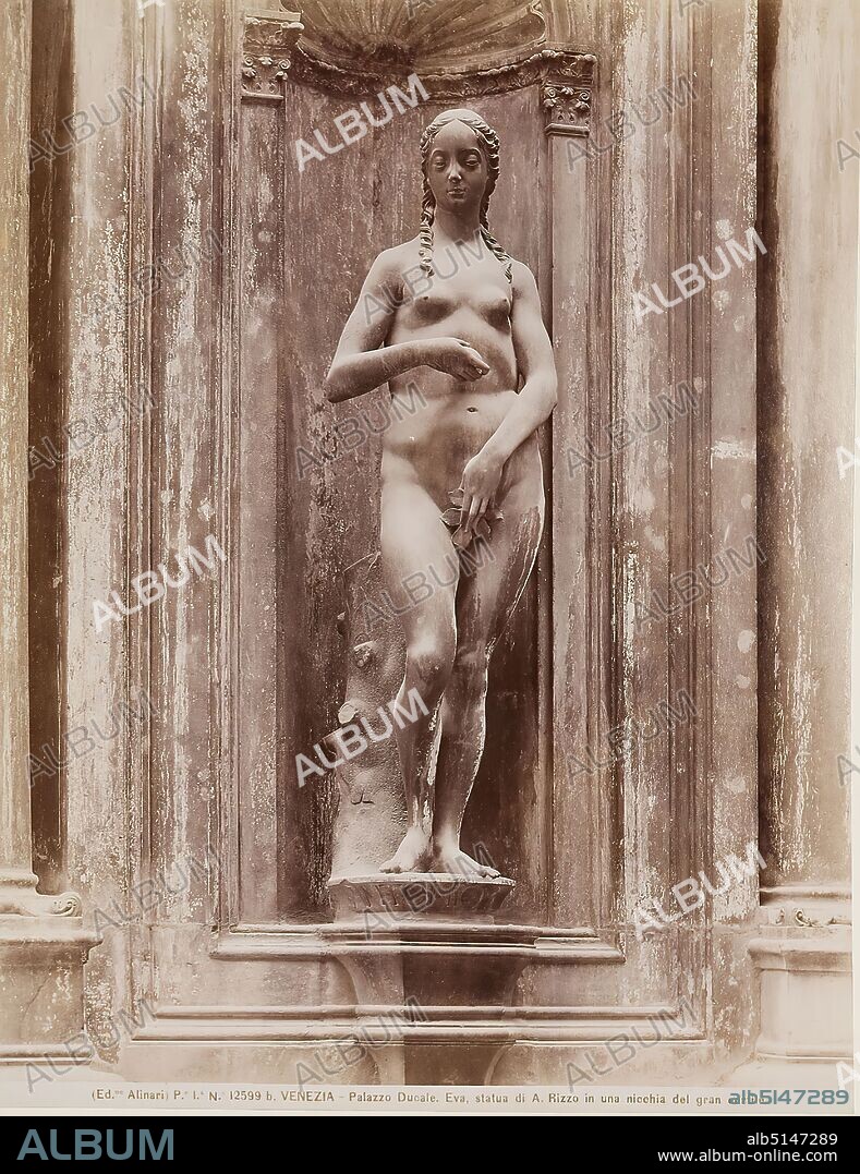 Antonio Rizzo: Eva sculpture, Doge's Palace, Venice, albumin paper, black and white positive process, image size: height: 26.00 cm; width: 20.20 cm, 9 b. VENEZIA - Palazzo Ducale. Eva, statue of A. Rizzo in una nicchia del gran cortile. Verso round stamp: Museum f. Kunst u. Gewerbe Hamburg, sculpture, sculpture, sculpture art, Eva, palace.