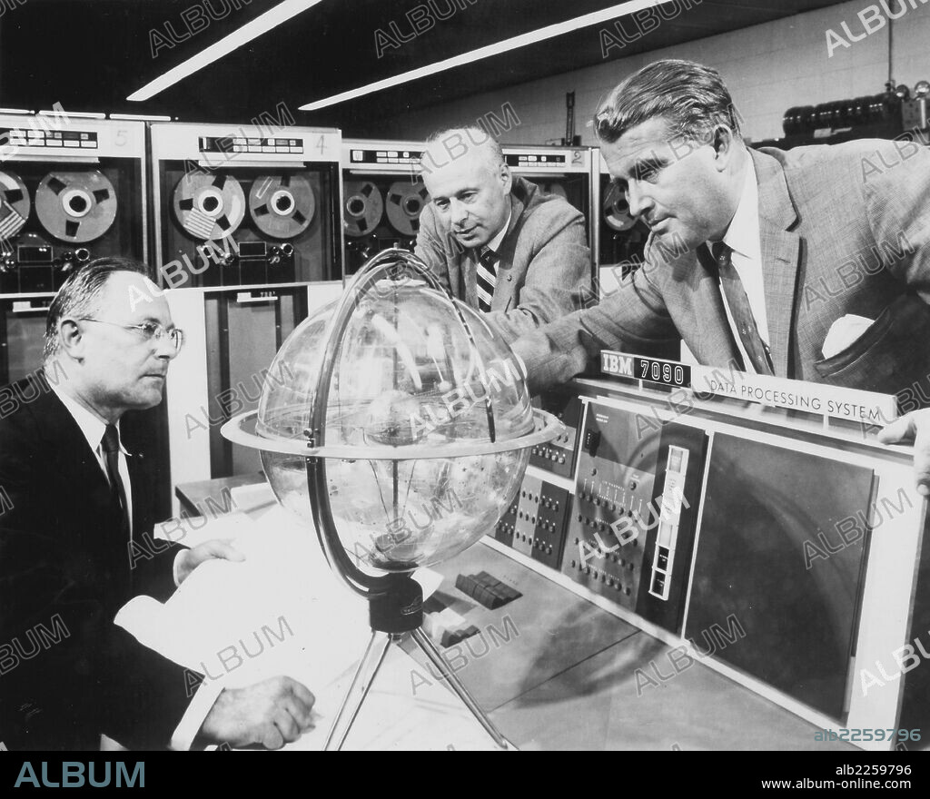Werner Magnus Maximilian Freihier von Braun (1912 - 1977) German scientist involved in his country's rocket programme. After the Second World War he took US nationality. He became Director of NASA and is regarded as the father of the US space programme.