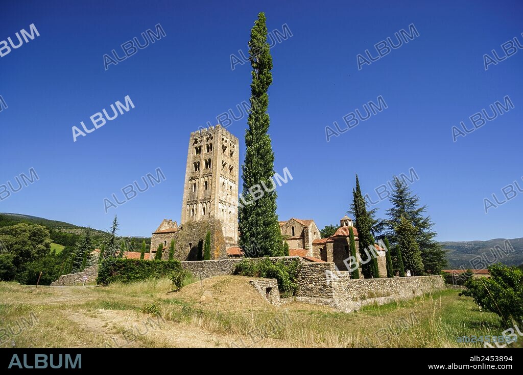monasterio benedictino de Sant Miquel de Cuixa , año 879, pirineos orientales,Francia, europa.