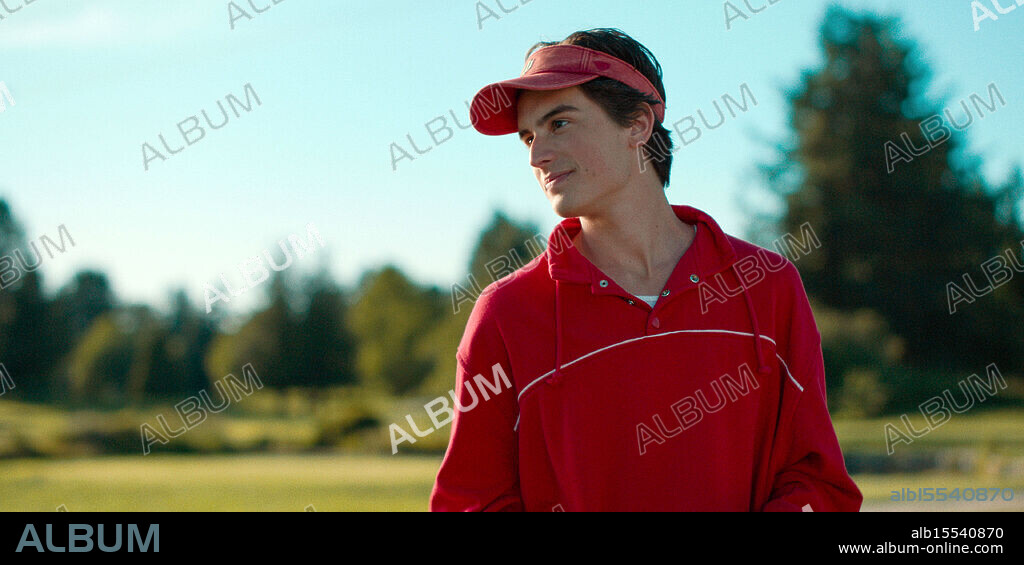 PETER DAGER en STICKS: CRACKS DEL GOLF, 2025 (STICK), dirigida por DAVID DOBKIN, JAFFAR MAHMOOD, JOHN HAMBURG, JONATHAN DAYTON y VALERIE FARIS. Copyright Apple Studios / Entertainment 360.