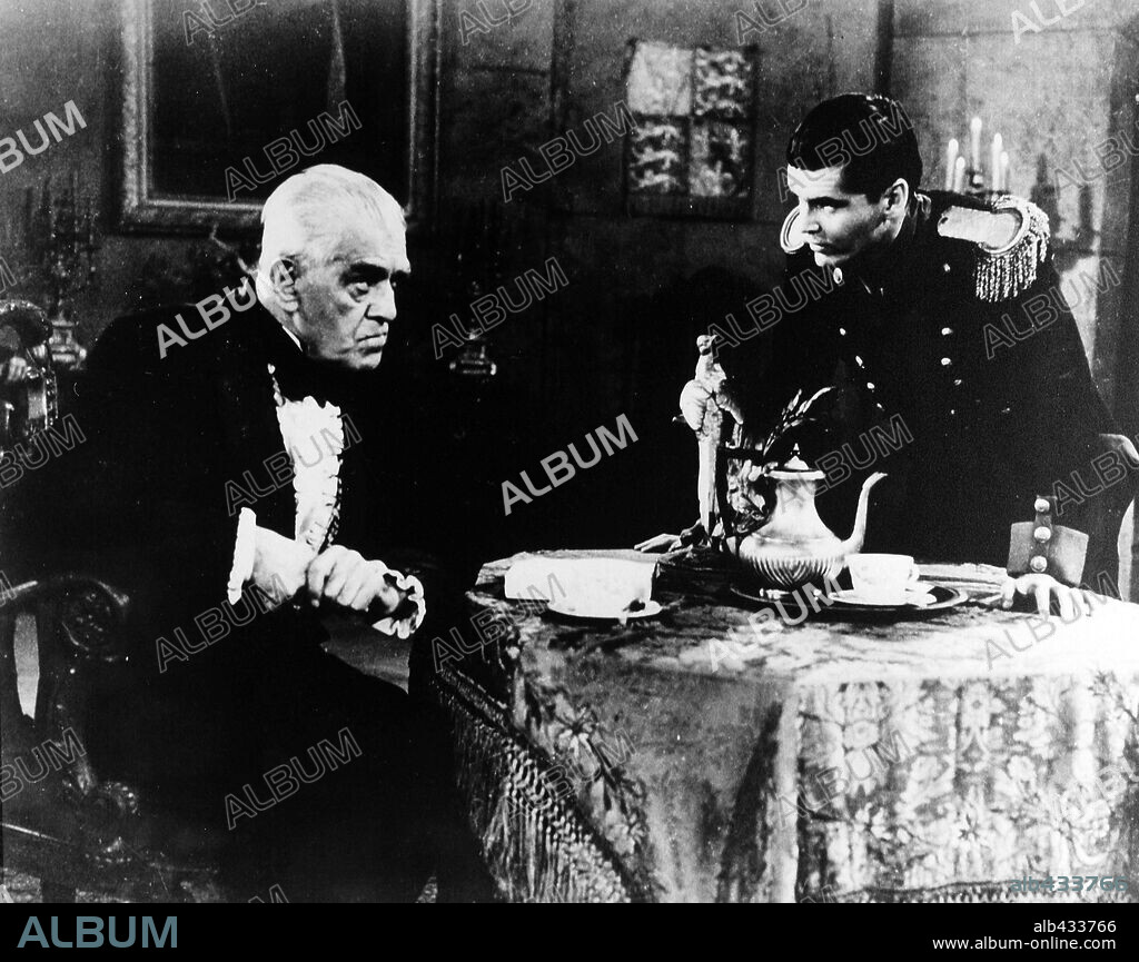 BORIS KARLOFF y JACK NICHOLSON en THE TERROR, 1963, dirigida por ROGER CORMAN. Copyright AMERICAN INTERNATIONAL PICTURES.