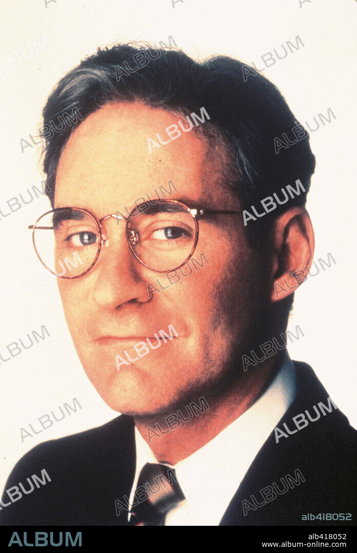 KEVIN KLINE in DAVE, 1993, directed by IVAN REITMAN. Copyright WARNER BROTHERS.