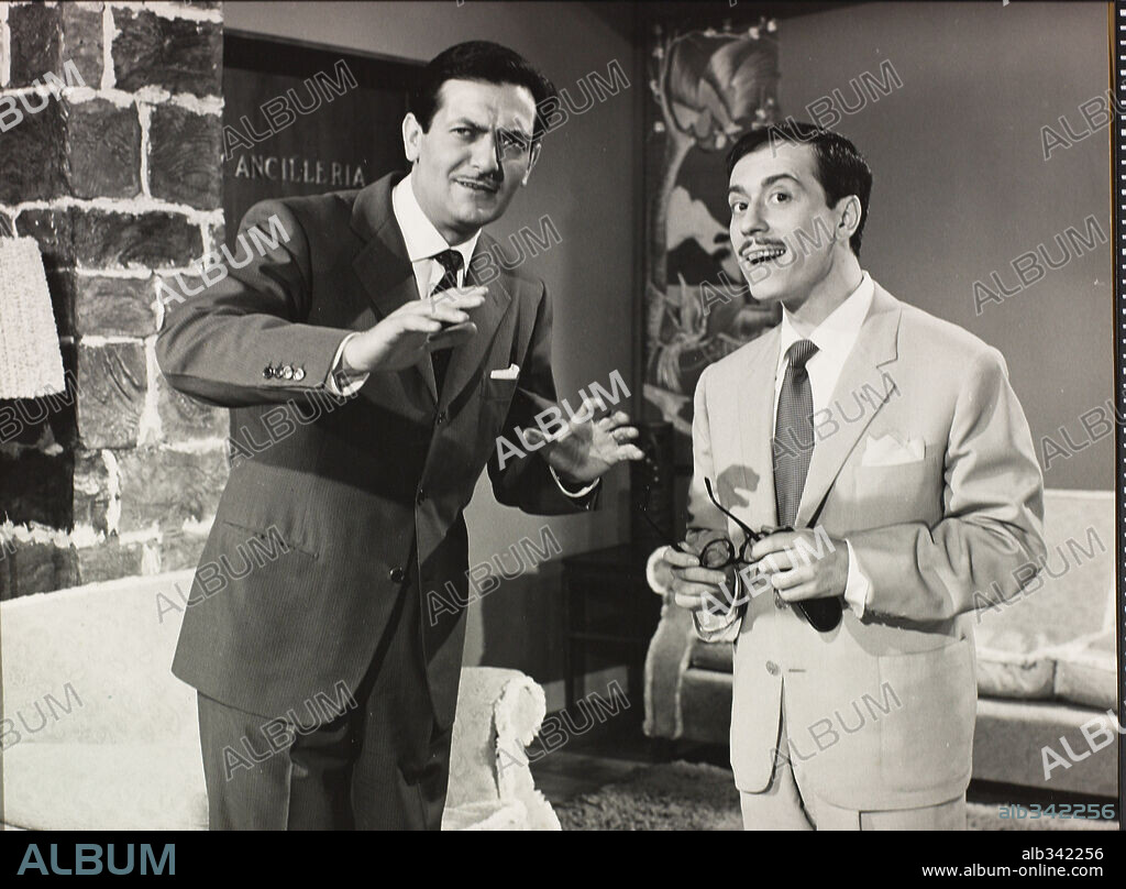 ALBERTO CLOSAS y JOSE LUIS LOPEZ VAZQUEZ en UNA MUCHACHITA DE VALLADOLID, 1958. Copyright P.C.DIA.
