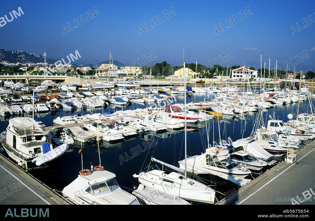 Oliva, puerto deportivo (comarca de La Safor).