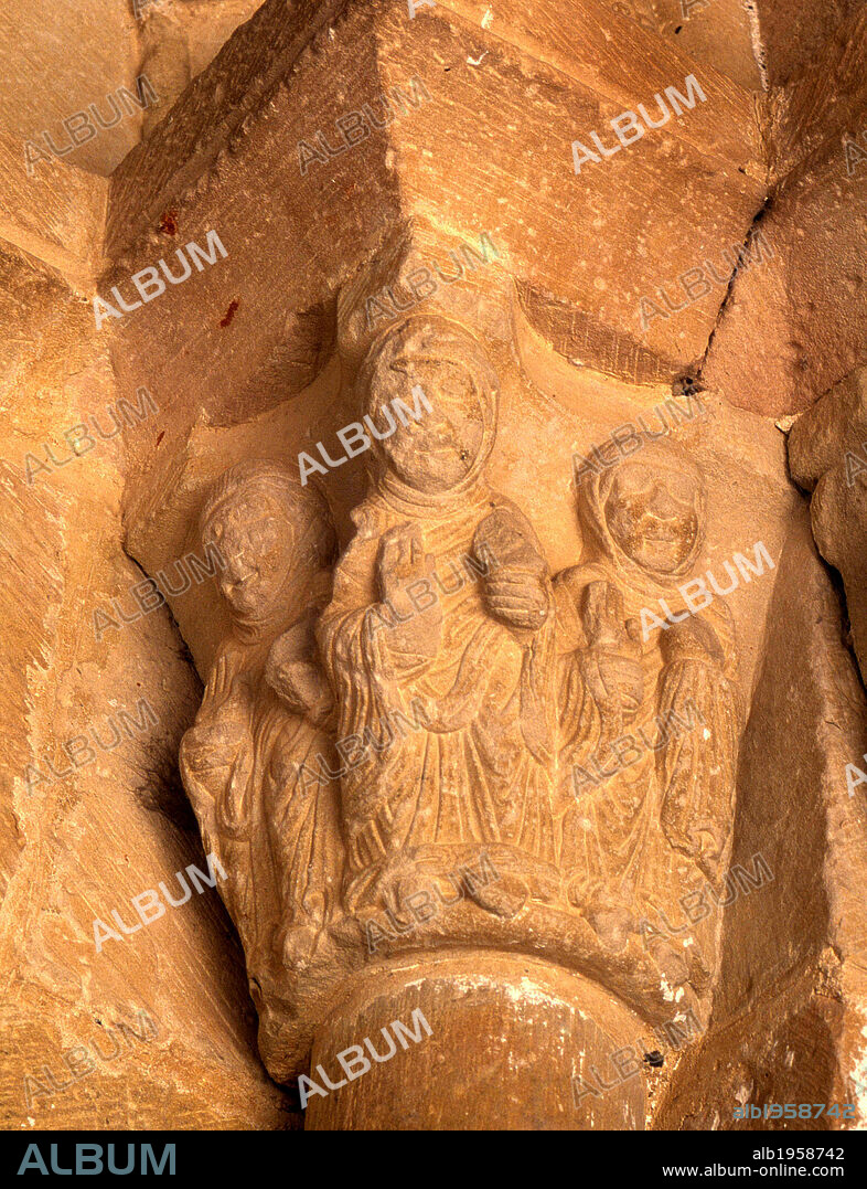 ARTE ROMANICO ESPAÑA. IGLESIA DE SAN MIGUEL. Siglo XII. Detalle de un capitel esculpido. BELEÑA DE SORBE. Provincia de Guadalajara. Castilla-La Mancha.