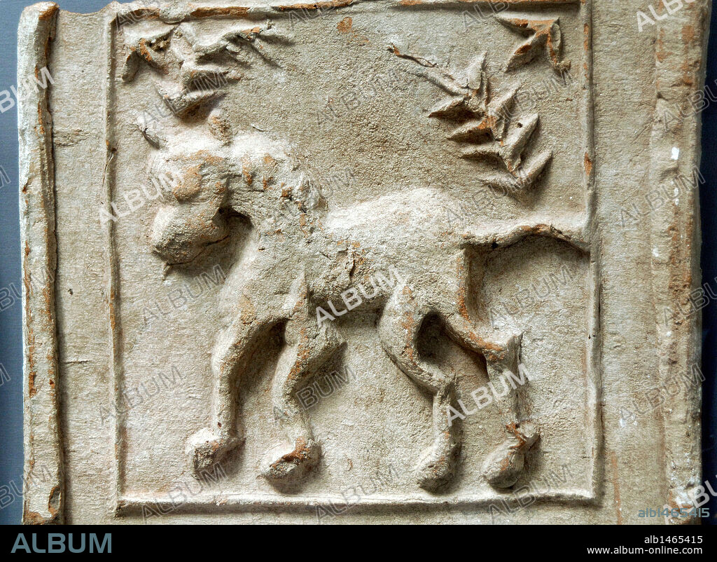 TERRACOTA. Figura de un CABALLO. Museo de Bellas Artes. Budapest. Hungría.