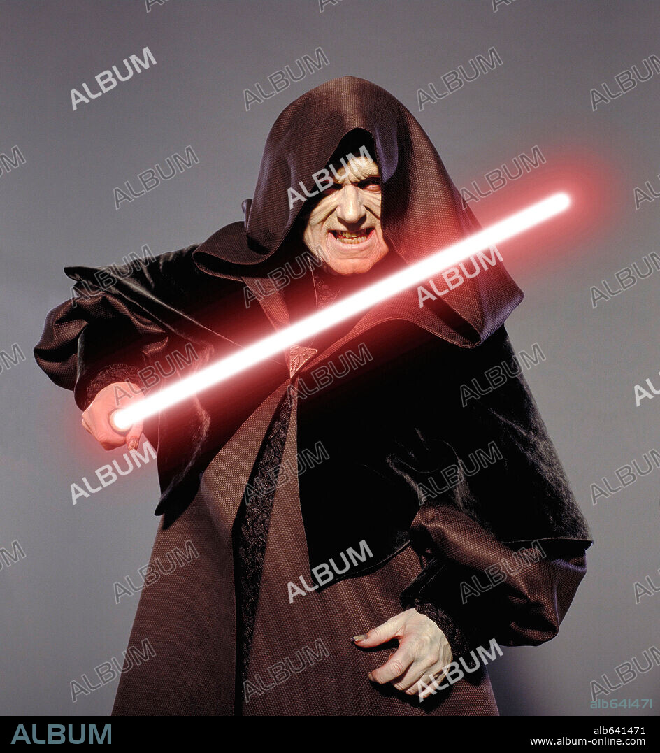IAN MCDIARMID in STAR WARS: EPISODE III-REVENGE OF THE SITH, 2005, directed by GEORGE LUCAS. Copyright LUCASFILM / HAMSHERE, KEITH.