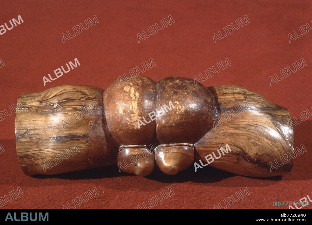 DAVID NASH. VAGINA - ESCULTURA EN MADERA.