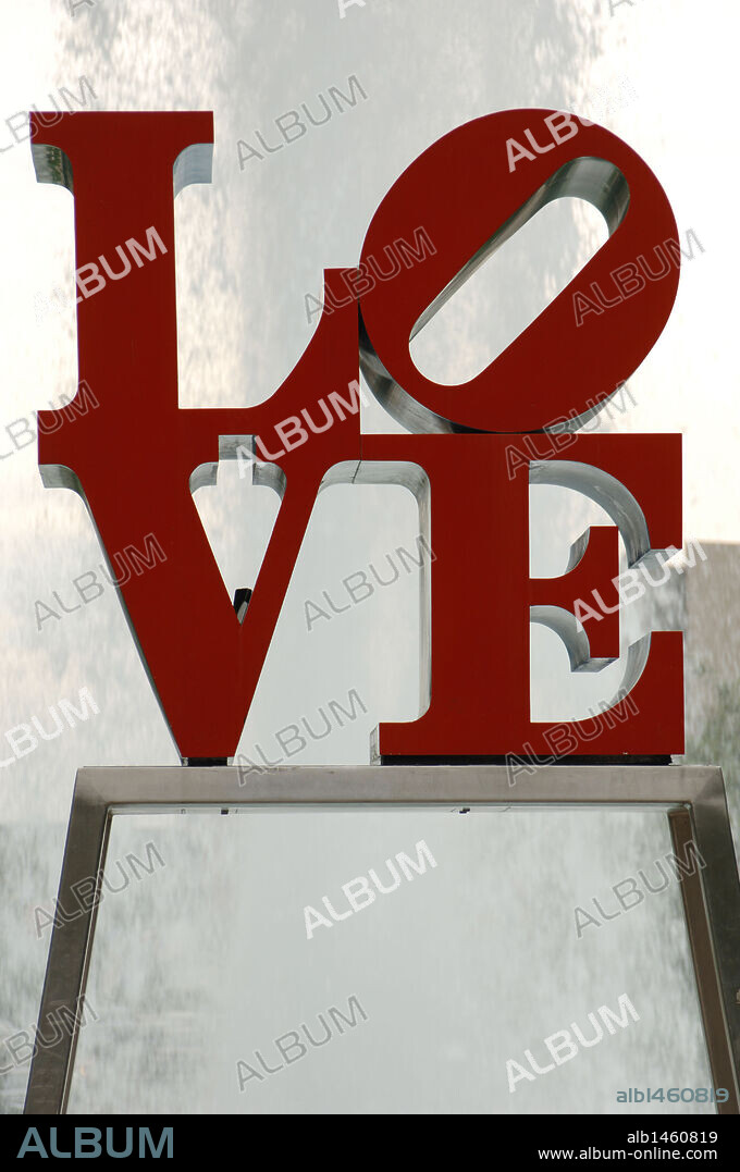ARTE S. XX. ESTADOS UNIDOS. ROBERT INDIANA (n.1928). Artista estadounidense, vinculado al Pop Art. "LOVE". Escultura en la Plaza JFK. FILADELFIA (PHILADELPHIA). Estado de Pensilvania.