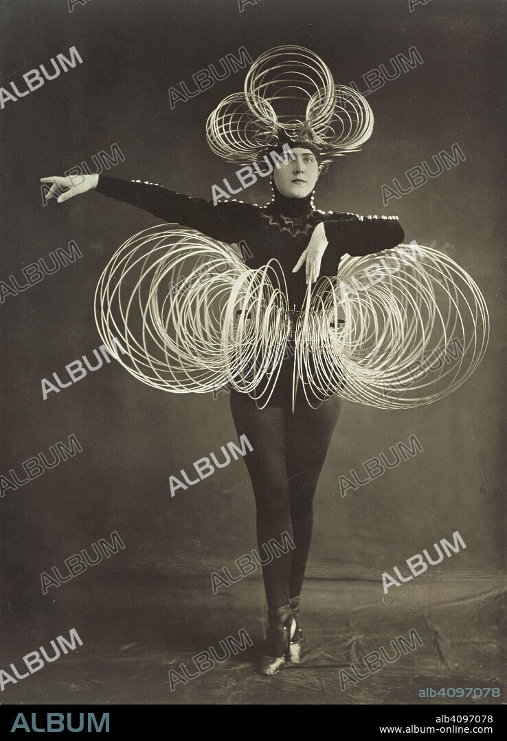 ANÓNIMO. The Triadic Ballet by Oskar Schlemmer.