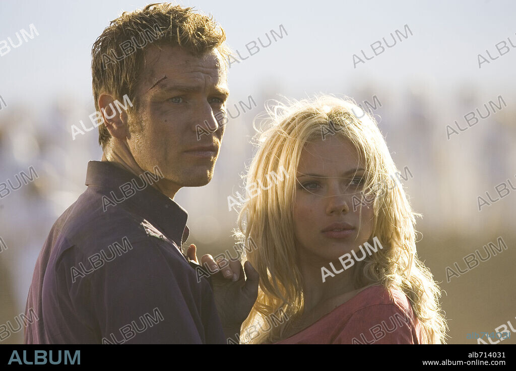 EWAN McGREGOR et SCARLETT JOHANSSON dans THE ISLAND, 2005, réalisé par MICHAEL BAY. Copyright DREAMWORKS.