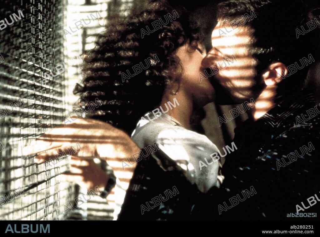 HARRISON FORD y SEAN YOUNG en BLADE RUNNER, 1982, dirigida por RIDLEY SCOTT. Copyright LADD COMPANY/WARNER BROS.