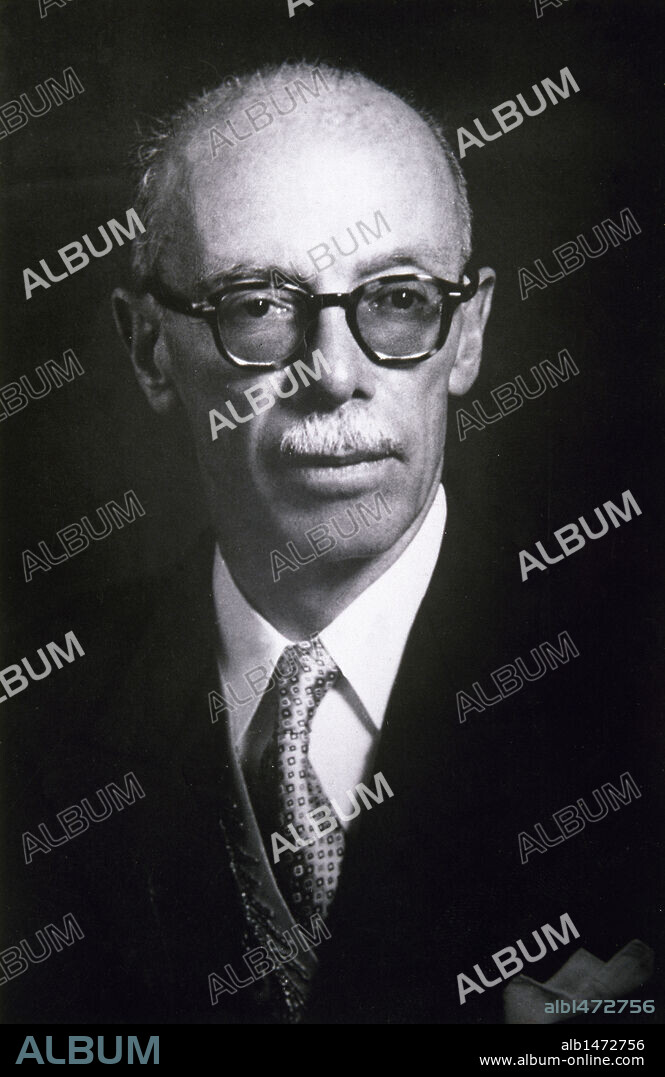VELASCO IBARRA, José María (Quito, 1893-1979). Político ecuatoriano, dirigente del partido conservador. Elegido presidente de la República en 1934 y depuesto en 1935 tras declararse dictador. Presidente tras un golpe militar en 1944. Elegido presidente en 1960 y 1968. Reproducción fotografia.