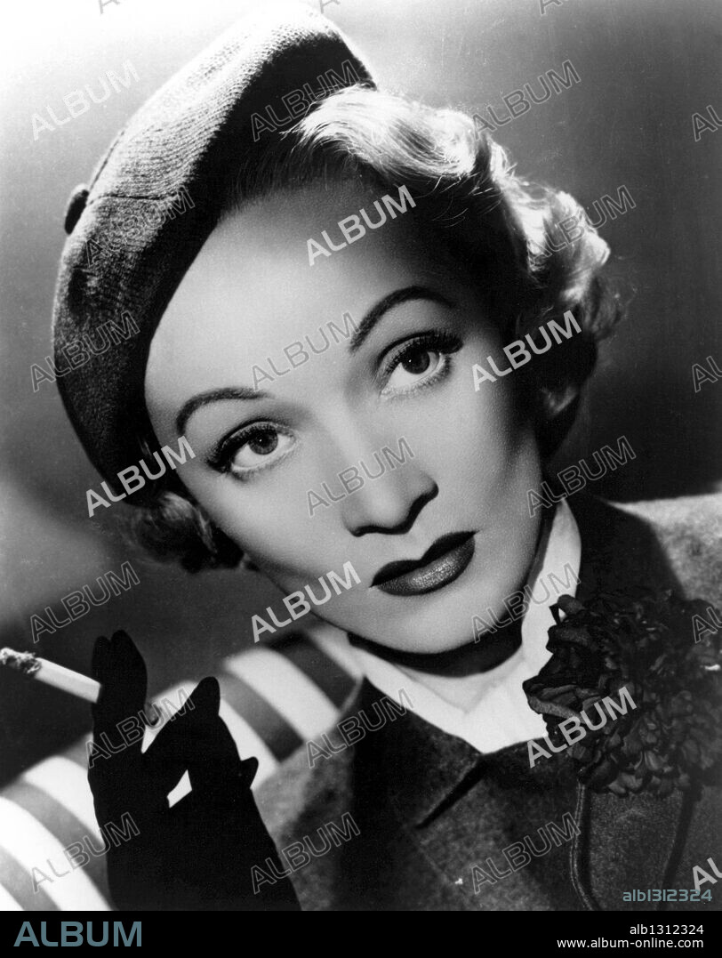 MARLENE DIETRICH in NO HIGHWAY IN THE SKY, 1951 (NO HIGHWAY), directed by HENRY KOSTER. Copyright 20TH CENTURY FOX.