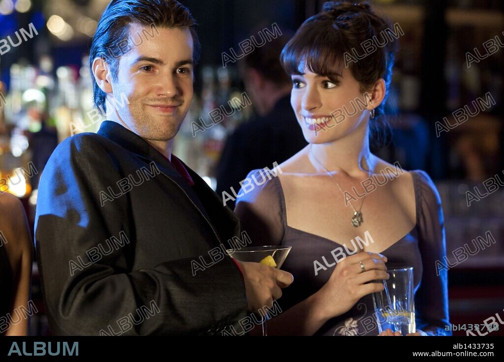 ANNE HATHAWAY and JIM STURGESS in ONE DAY, 2011, directed by LONE SCHERFIG. Copyright RANDOM HOUSE FILMS.