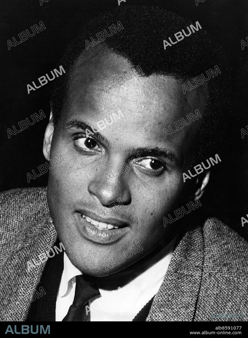 STOCKHOLM 19580917.. Harry Belafonte, amerikansk sångare och skådespelare.. Foto: Bertil S-son Åberg / SVT / Kod: 5600. Bild publ. i RiR 50/59.. Reportage publ i RiR 41/58 inför ett radioprogram.. RiR 14642 sv/v. Mapp: Belafonte, Harry.