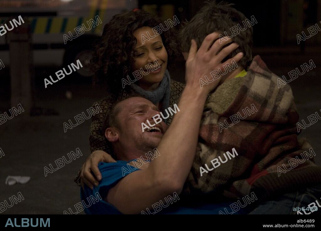 SIMON PEGG und THANDIWE NEWTON in RUN FATBOY RUN, 2007, unter der Regie von DAVID SCHWIMMER. Copyright ENTERTAINMENT FILMS/ MATERIAL ENTERTAINMENT.