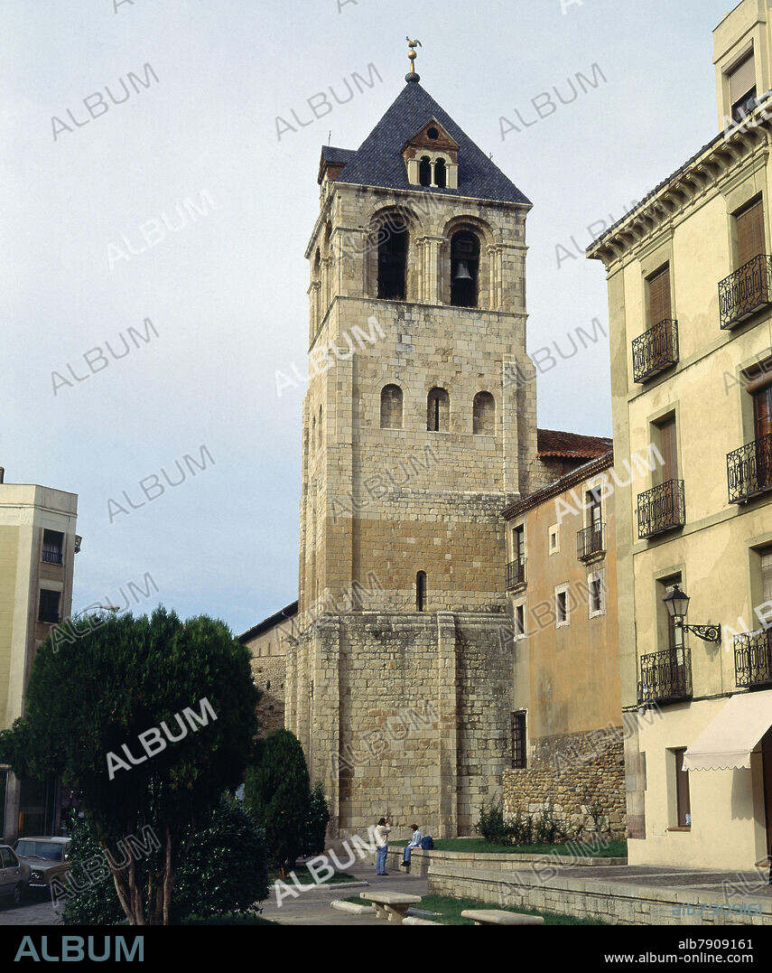TORRE DEL GALLO DE LA COLEGIATA DE SAN ISIDORO DE LEON - FOTO AÑOS 90.