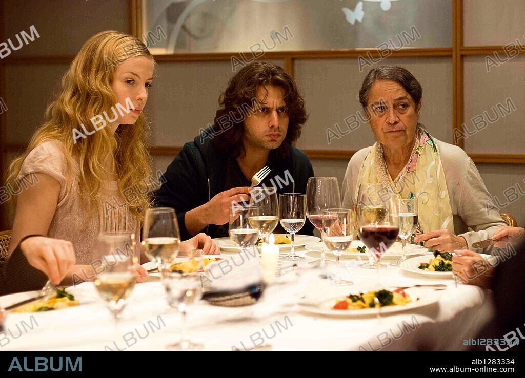 ADAM BOUSDOUKOS und PHELINE ROGGAN in SOUL KITCHEN, 2009, unter der Regie von FATIH AKIN. Copyright CORAZON INTERNATIONAL/DORJE FILM/NDR/PYRAMIDE PRODUCTIONS.