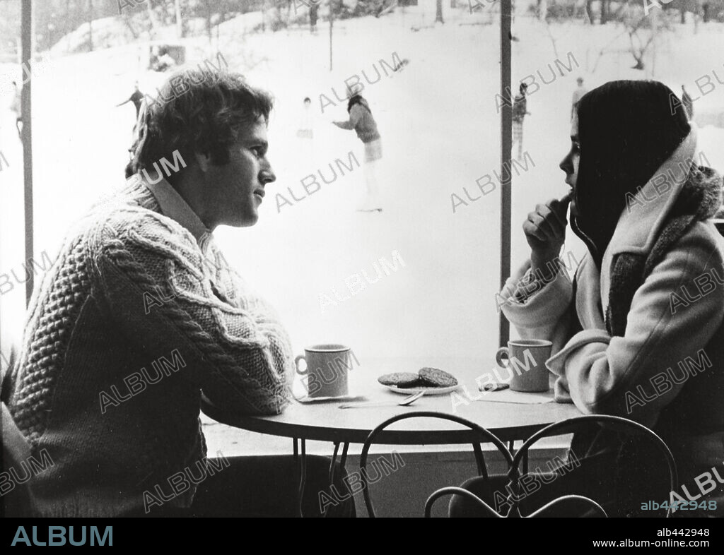 ALI MacGRAW and RYAN O'NEAL in LOVE STORY, 1970, directed by ARTHUR HILLER. Copyright PARAMOUNT PICTURES.