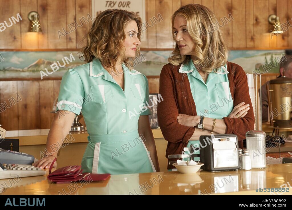 MADCHEN AMICK and PEGGY LIPTON in TWIN PEAKS, 2017, directed by DAVID LYNCH and MARK FROST. Copyright SHOWTIME NETWORKS.