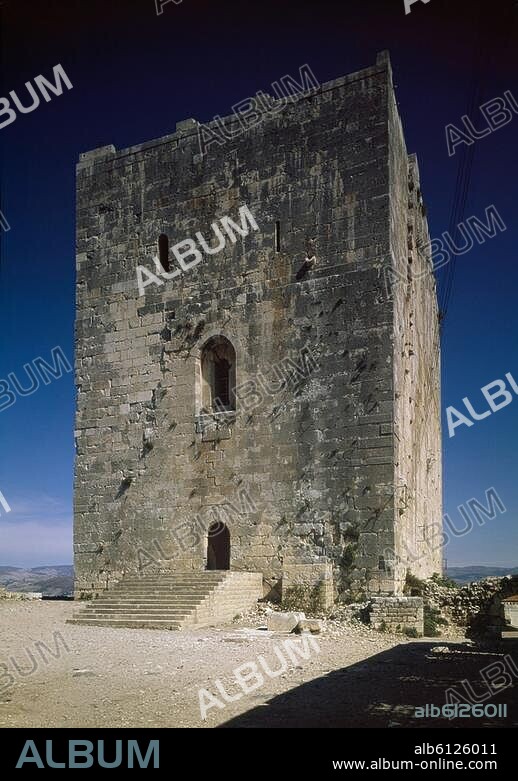 Safita (Prov. Tartus, Syrien), Chastel Blanc. (Kreuzfahrerburg, erbaut im 12. Jh. durch die Tempelritter; 1271 durch Sultan Baibars erobert). Außenansicht des Bergfried (Höhe 28 m). Foto, undatiert.