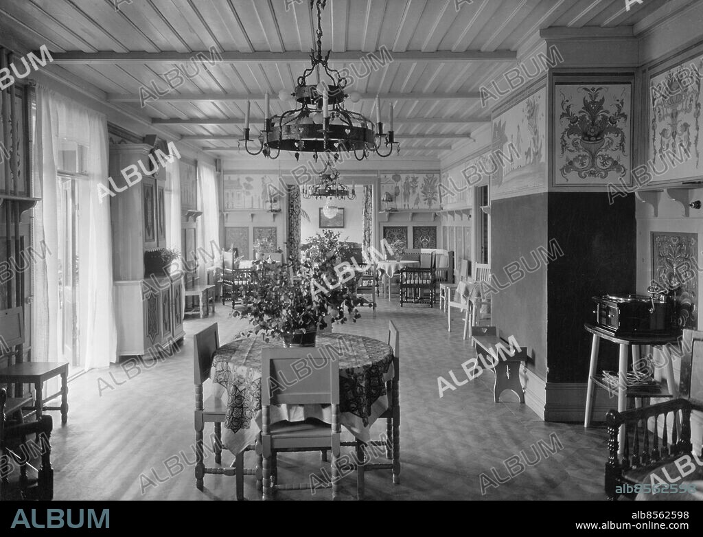 RÄTTVIK 1920-tal.. Utan bildtext. Not. Siljansborgs sal Anm. Inredningar Bord Stolar Tapeter Pensionat Kurbitsmålning sites: DALARNA ;RÄTTVIK ;SVERIGE.