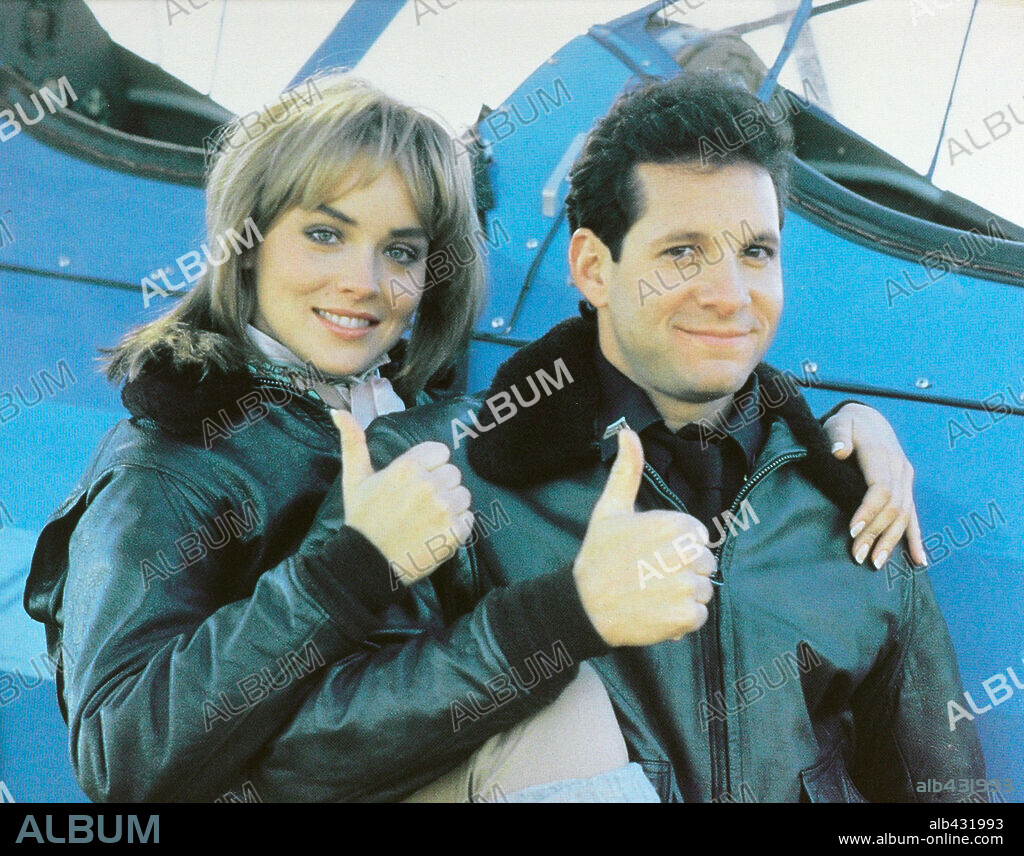 SHARON STONE y STEVE GUTTENBERG en LOCA ACADEMIA DE POLICIA 4, 1987 (POLICE ACADEMY 4: CITIZENS ON PATROL), dirigida por JIM DRAKE. Copyright WARNER BROTHERS.