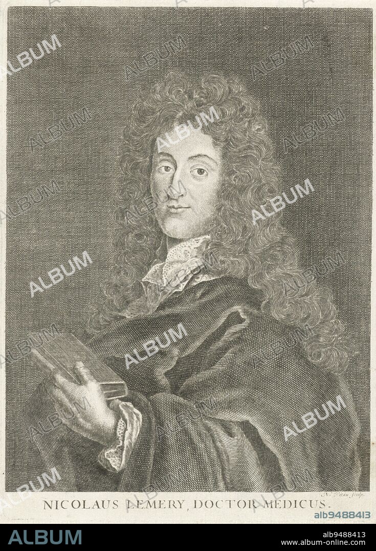 Portrait of the French chemist Nicolas Lemery, print maker: Nicolas Pitau (I), (mentioned on object), Paris, 1644 - 1671, paper, engraving, h 220 mm × w 158 mm.