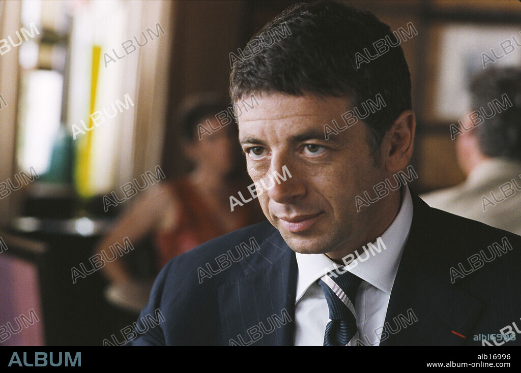PATRICK BRUEL en BORRACHERA DE PODER, 2006 (L' IVRESSE DE POUVOIR), dirigida por CLAUDE CHABROL. Copyright ALICELEO/ FRANCE 2 CINEMA/AJOZ FILMS/INTEGRAL FILM/PROCIREP.