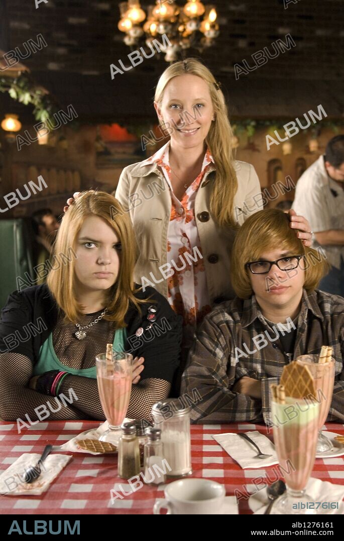 ANNE HECHE, CHARLIE SAXTON y SIANOA SMIT-MCPHEE en HUNG, 2009, dirigida por DANIEL ATTIAS. Copyright E1 ENTERTAINMEN/HOME BOX OFFICE/TENNESSEE WOLF PACK / HODES, CHUCK.