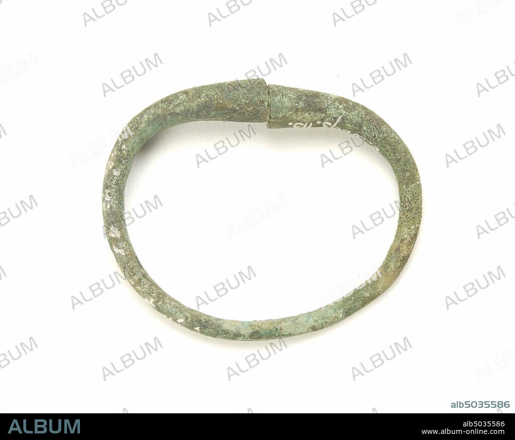 arm ring with club-shaped thickened ends, metal, bronze, vmeb, Netherlands, Gelderland, Wageningen, Wageningen, grave 153.