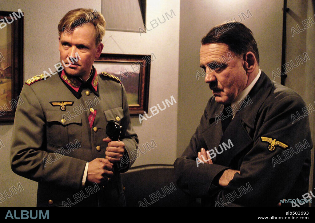 Adolf Hitler und BRUNO GANZ. BRUNO GANZ in DER UNTERGANG, 2004, unter der Regie von OLIVER HIRSCHBIEGEL. Copyright CONSTANTIN FILM.
