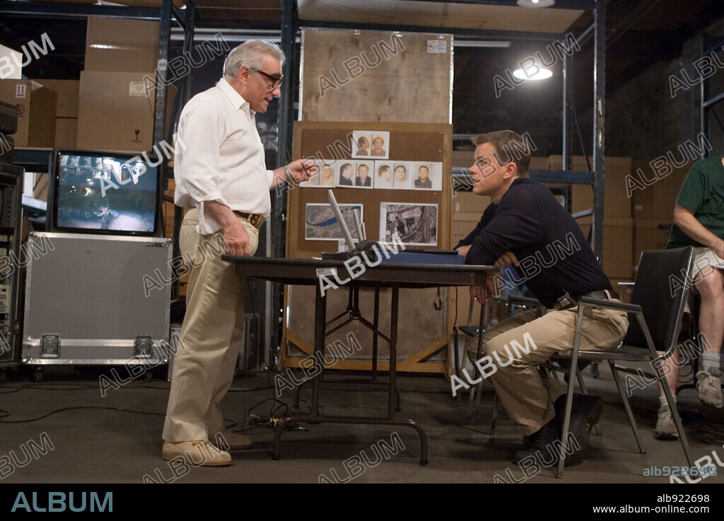 MARTIN SCORSESE and MATT DAMON in THE DEPARTED, 2006, directed by MARTIN SCORSESE. Copyright WARNER BROS PICTURES/VERTIGO ENTERTAINMENT/INITIAL ENTERTAIN / COOPER, ANDREW.