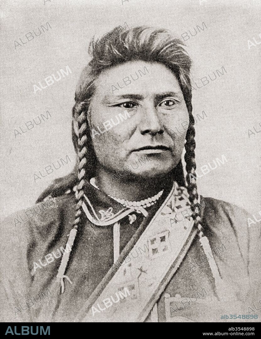 Hin-mah-too-yah-lat-kekt or Hinmatóowyalahtq?it, aka Chief Joseph or Young Joseph, 1840 – 1904. Leader of the Wal-lam-wat-kain (Wallowa) band of Nez Perce, a Native American tribe. From The History of our Country, published1900.