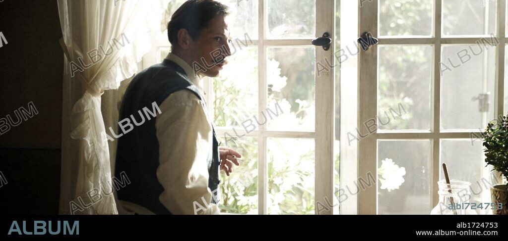 MATHIEU AMALRIC dans POULET AUX PRUNES, 2011, réalisé par MARJANE SATRAPI et VINCENT PARONNAUD. Copyright CELLULOID DREAMS.