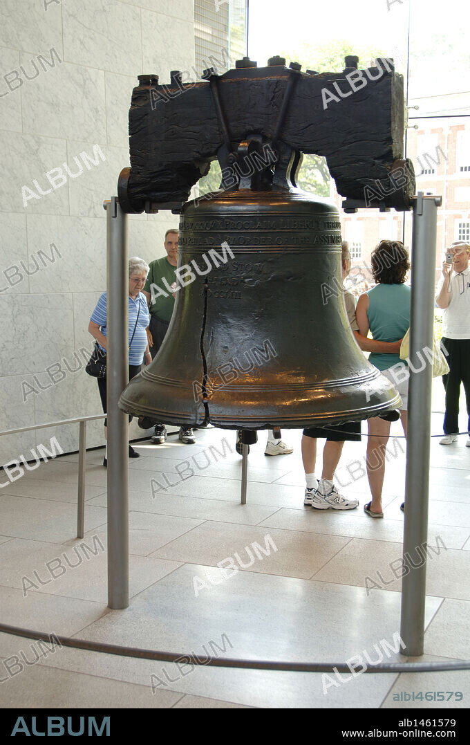 CAMPANA DE LA LIBERTAD en el interior del Museo de la Campana de la Libertad. Filadelfia (Philadelphia). Estado de Pensilvania. Estados Unidos.