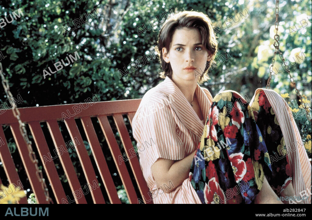 WINONA RYDER in HOW TO MAKE AN AMERICAN QUILT, 1995, directed by JOCELYN MOORHOUSE. Copyright AMBLIN ENTERTAINMENT.