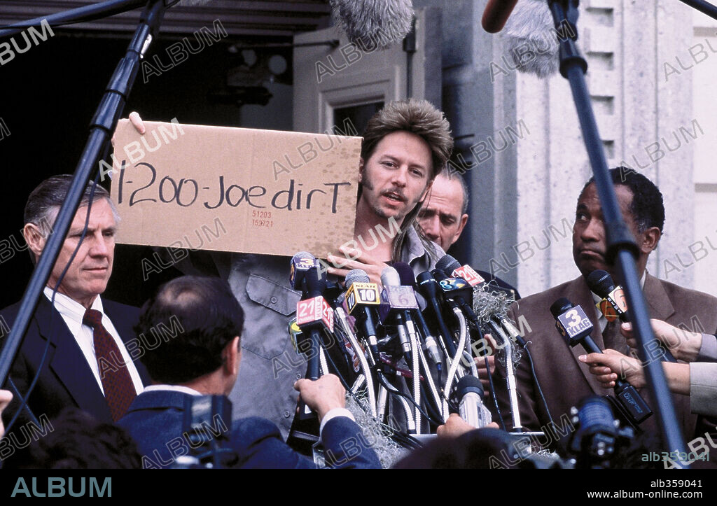 DAVID SPADE in JOE DIRT, 2001, directed by DENNIE GORDON. Copyright COLUMBIA PICTURES / FARMER, JON.