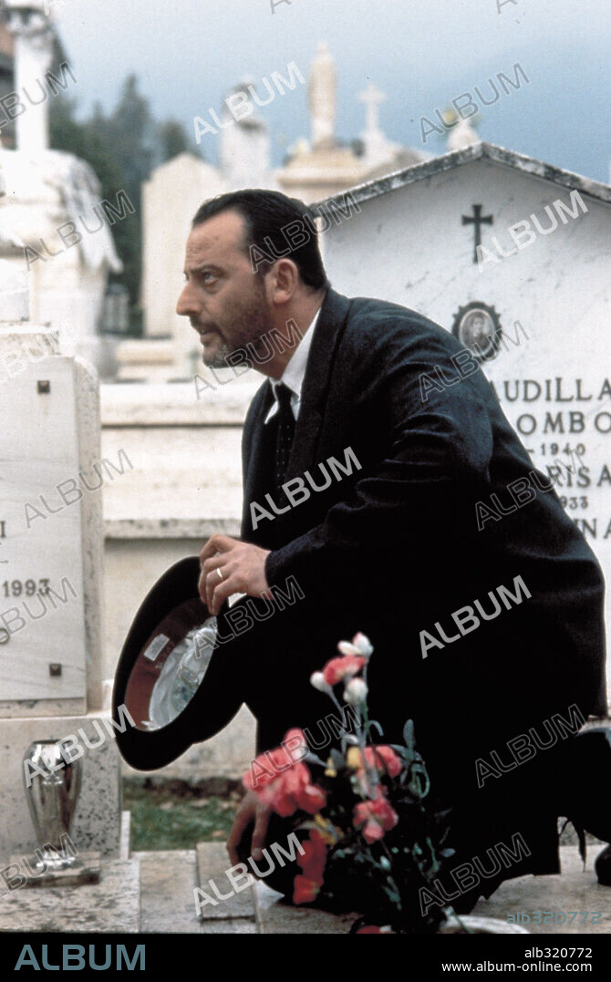 JEAN RENO in ROSEANNA'S GRAVE, 1997, directed by RAUL WEILAND. Copyright SPELLING FILMS INTERNATIONAL.
