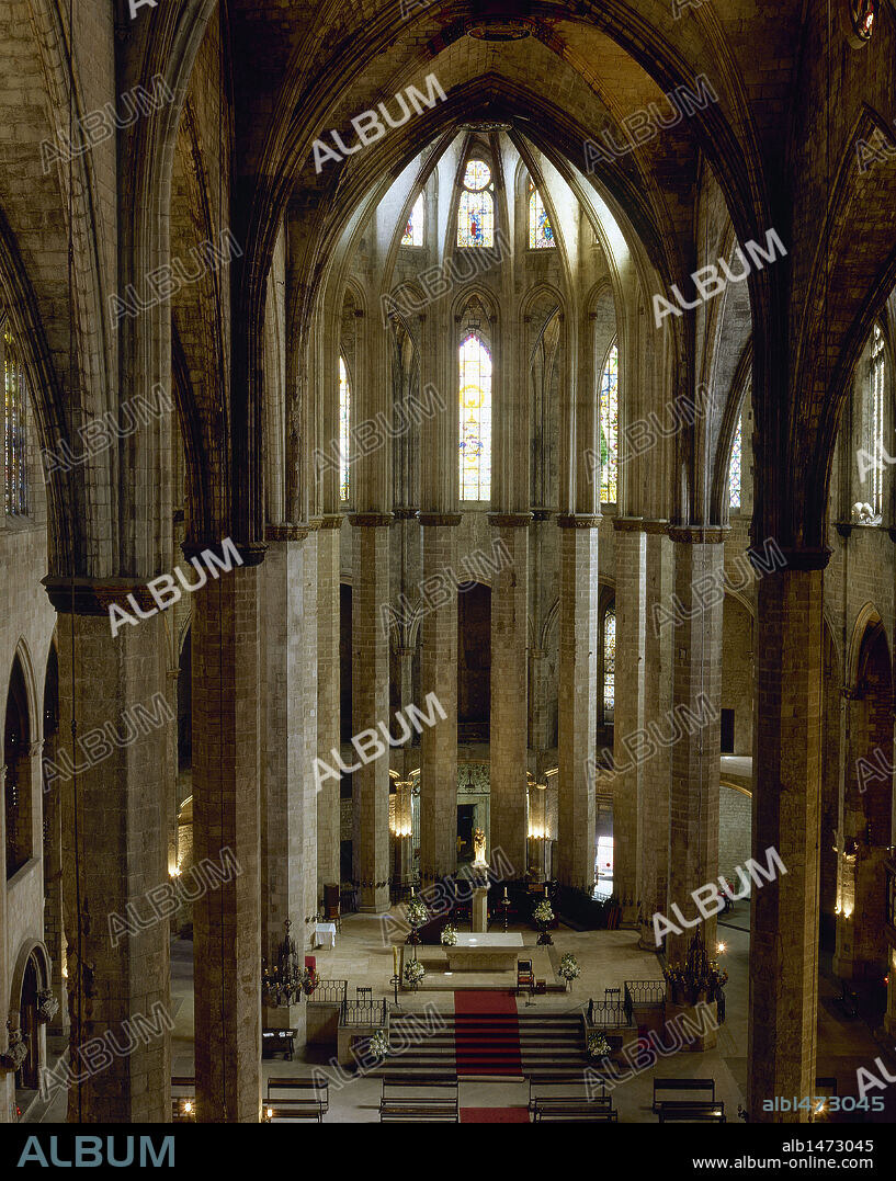 ARTE GOTICO. ESPAÑA. IGLESIA DE SANTA MARIA DEL MAR. Reedificada entre 1329 y 1453. Nave central con el ábside poligonal, al fondo. Barcelona. Cataluña.