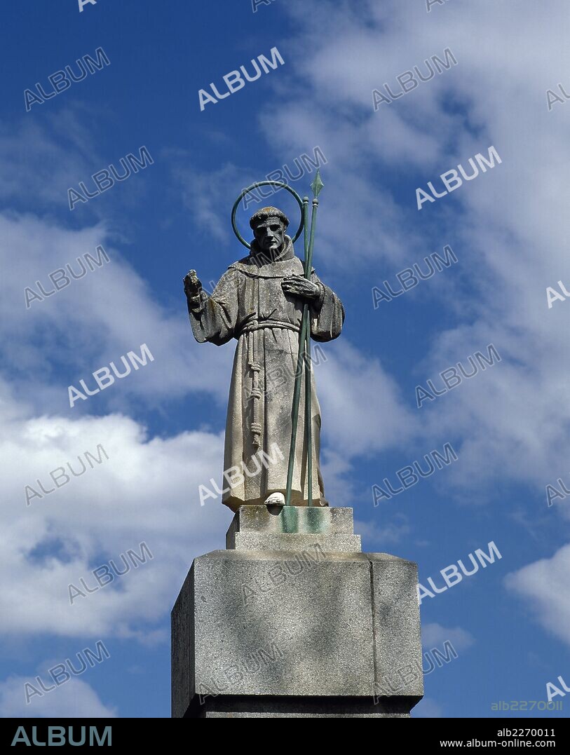 PEDRO BAUTISTA, San (San Esteban del Valle,1542-Nishizaka, Japón,1597). Misionero franciscano en Méjico, Filipinas y Japón. ESTATUA DE SAN PEDRO BAUTISTA en el Convento de San Antonio. AVILA. Castilla-León. España.