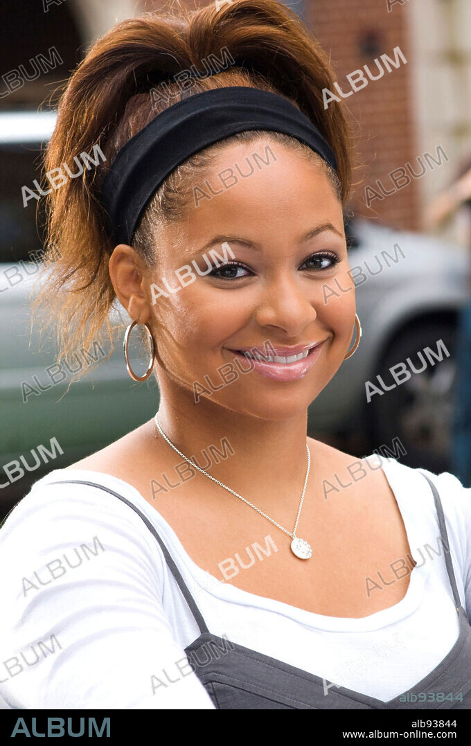 RAVEN-SYMONÉ in COLLEGE ROAD TRIP, 2008, directed by ROGER KUMBLE. Copyright GUNN FILMS/WALT DISNEY PICTURES / WETCHER, BARRY.
